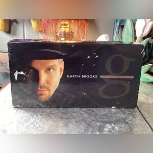 CD & DVD “The Limited Series Garth Brooks'” second box set 2005 (Used)